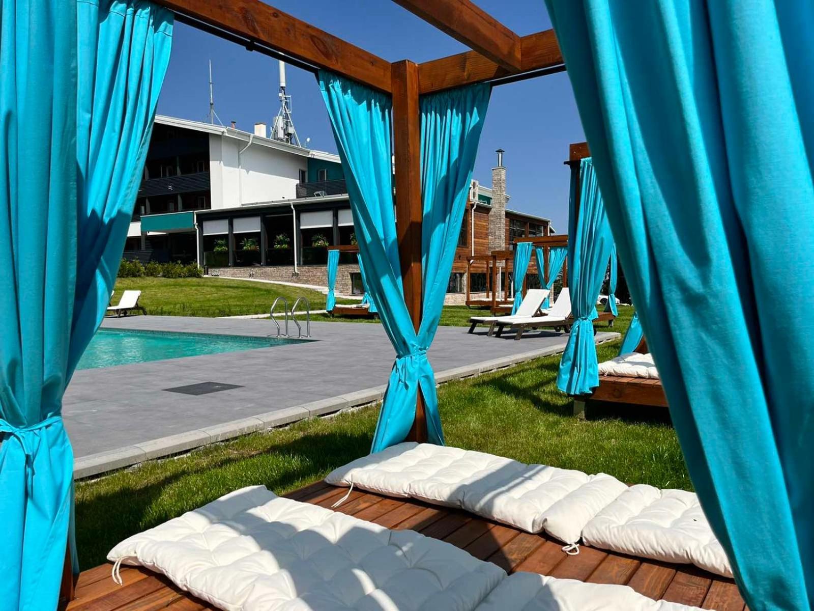 103 View Park Hotel Паничище Екстериор снимка