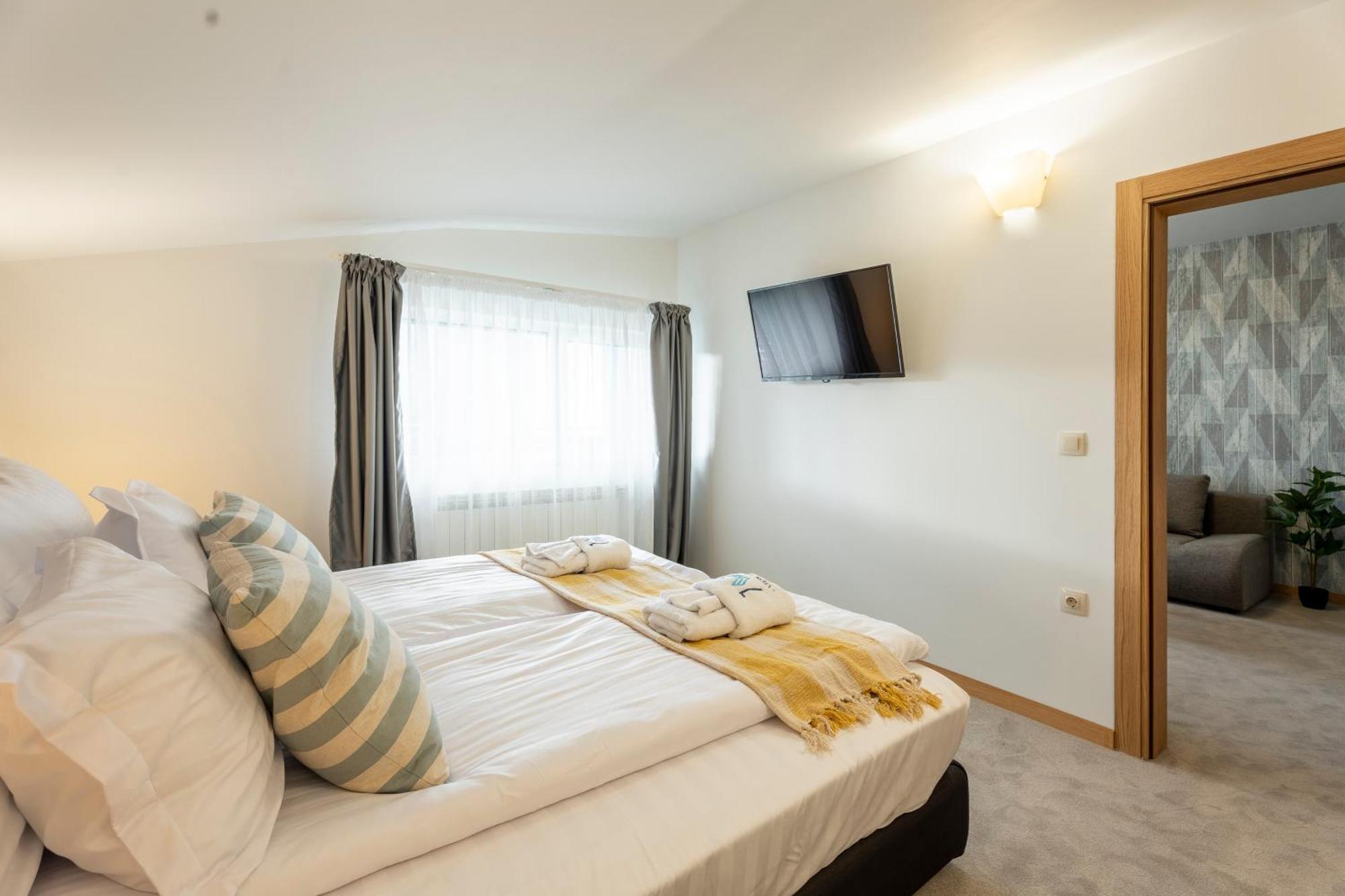 103 View Park Hotel Паничище Екстериор снимка