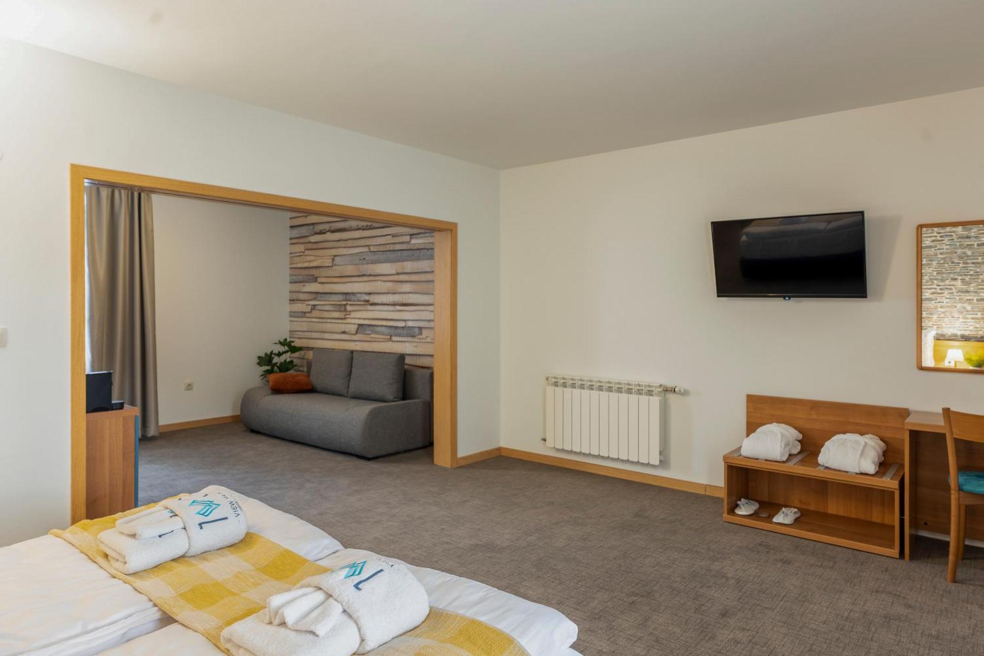 103 View Park Hotel Паничище Екстериор снимка