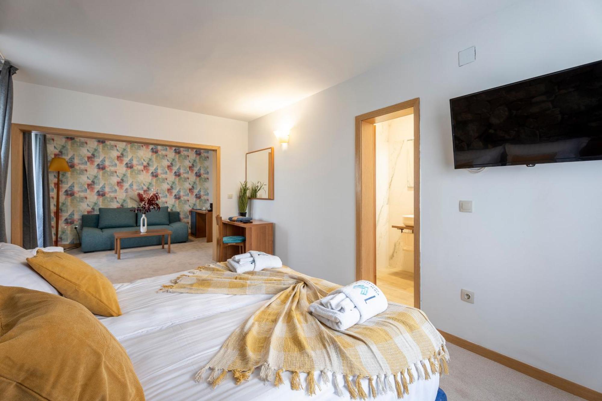 103 View Park Hotel Паничище Екстериор снимка