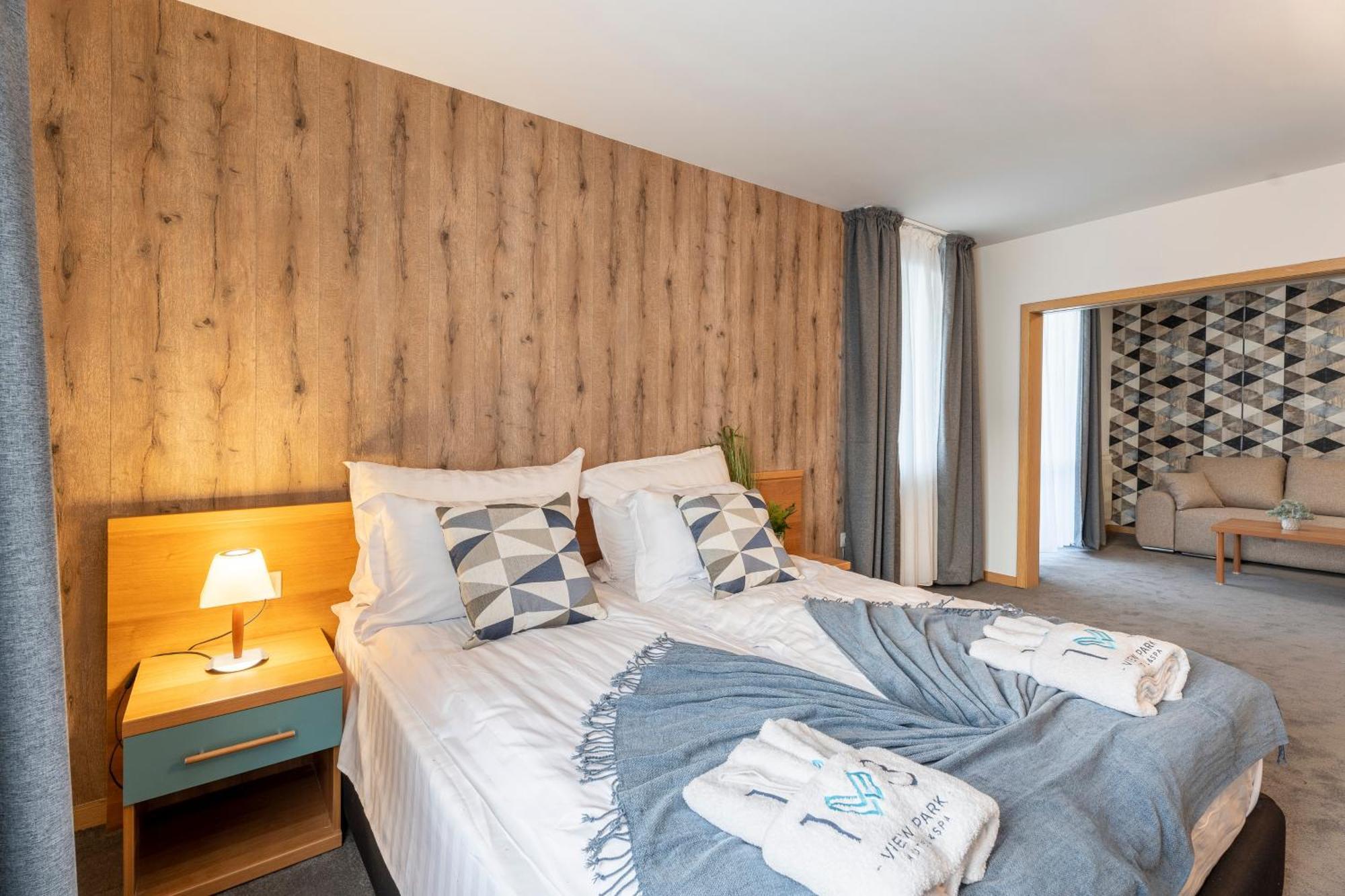 103 View Park Hotel Паничище Екстериор снимка