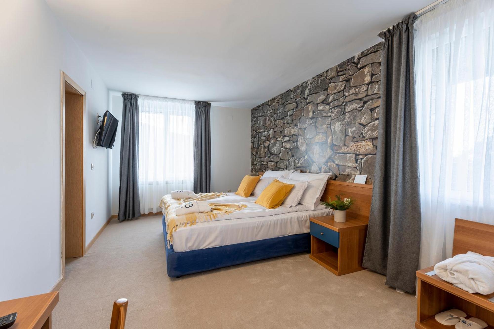 103 View Park Hotel Паничище Екстериор снимка