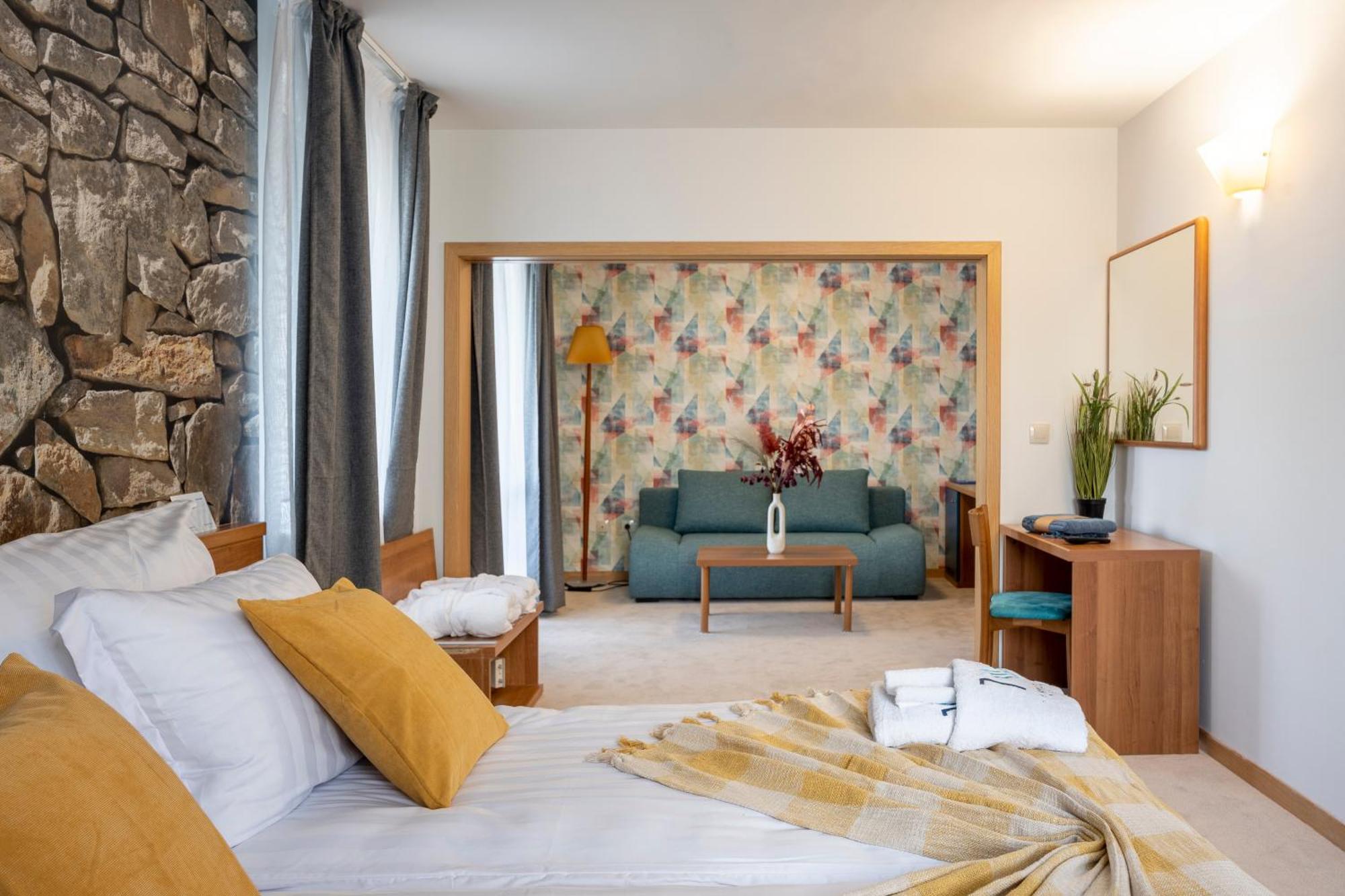 103 View Park Hotel Паничище Екстериор снимка